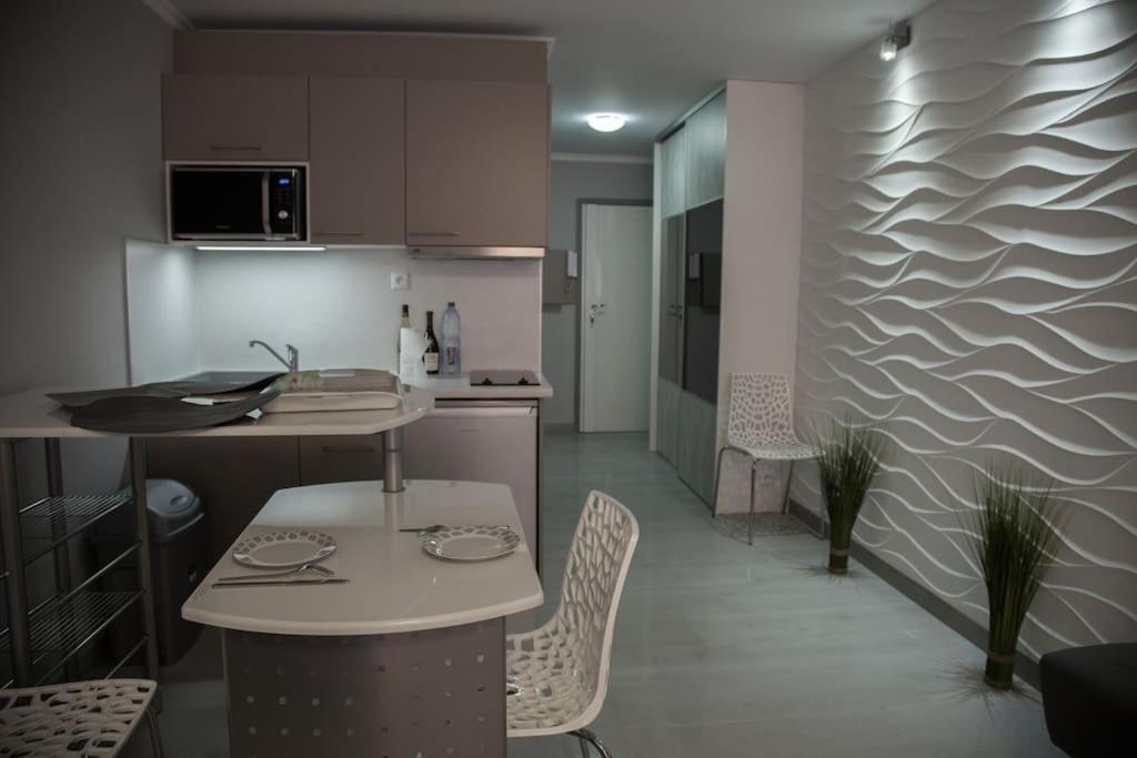 Stylish Studio In Only 50 Meters From Beach ! Ница Екстериор снимка